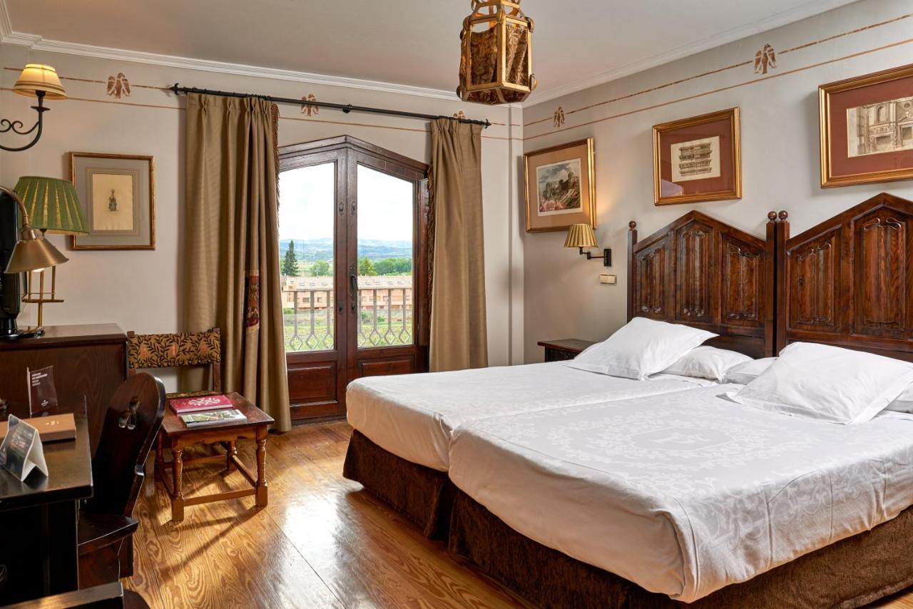 Parador De Olite Exterior photo